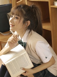 Japanese campus goddess sports beauty short skirt uniform student younger sister sexy temptation sentimental photo(3)